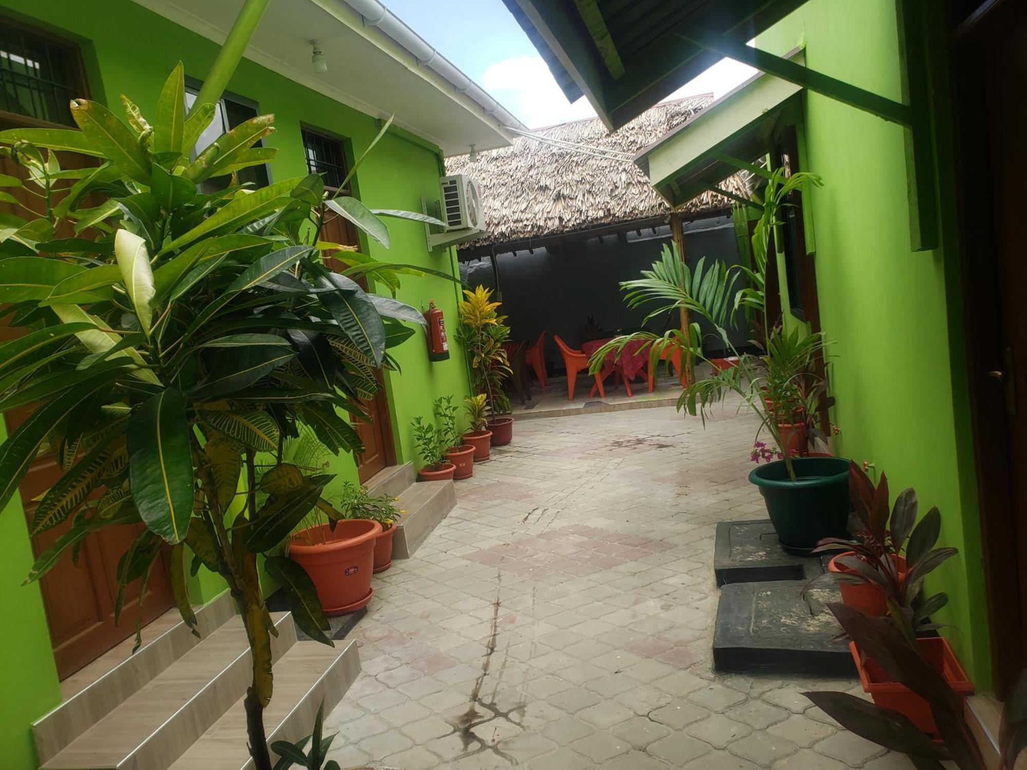 L&J Modern Backpackers Bnb 达累斯萨拉姆 外观 照片