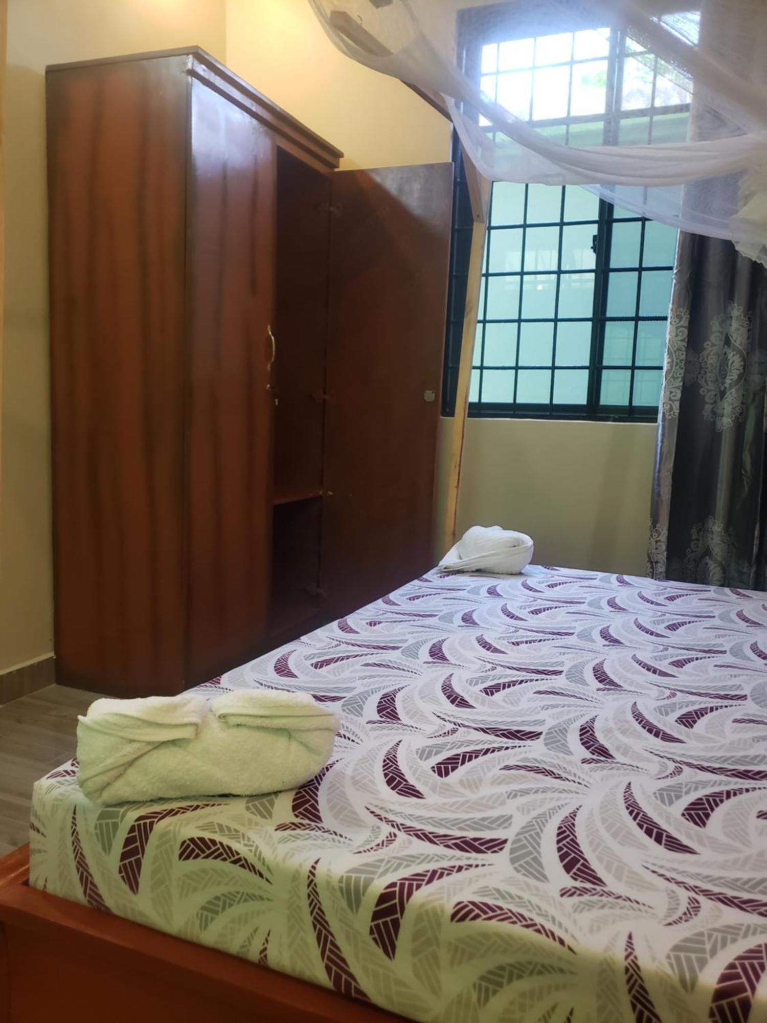 L&J Modern Backpackers Bnb 达累斯萨拉姆 外观 照片