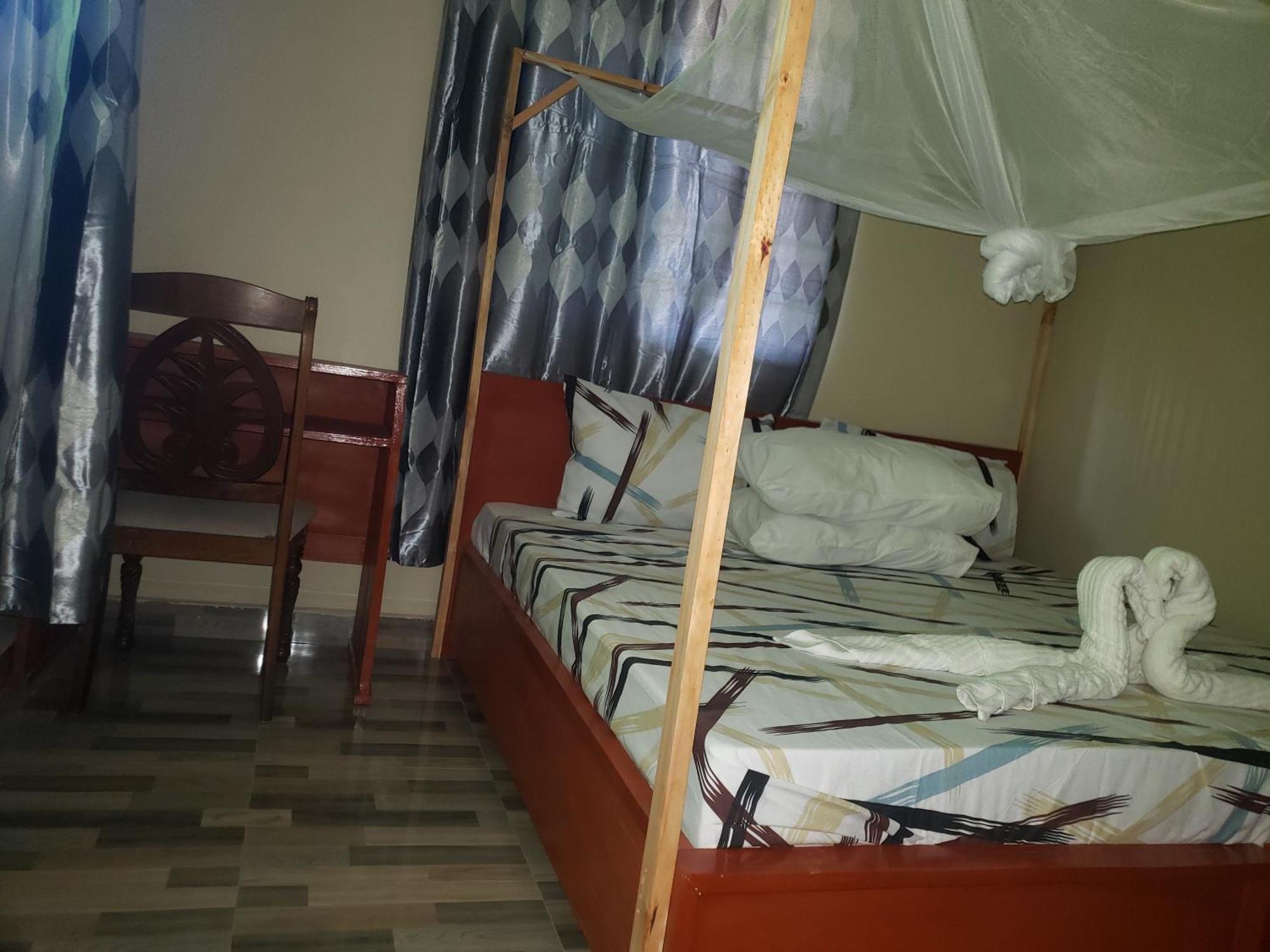 L&J Modern Backpackers Bnb 达累斯萨拉姆 外观 照片
