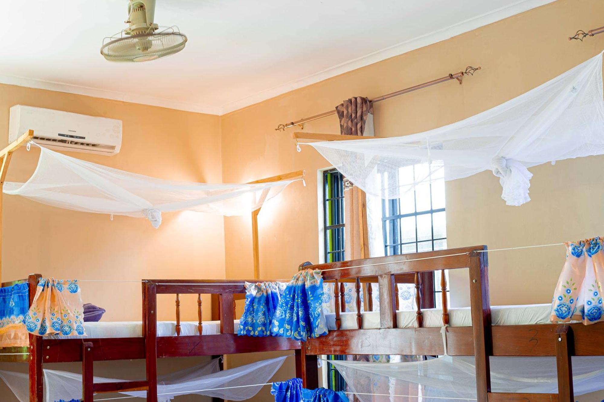 L&J Modern Backpackers Bnb 达累斯萨拉姆 外观 照片