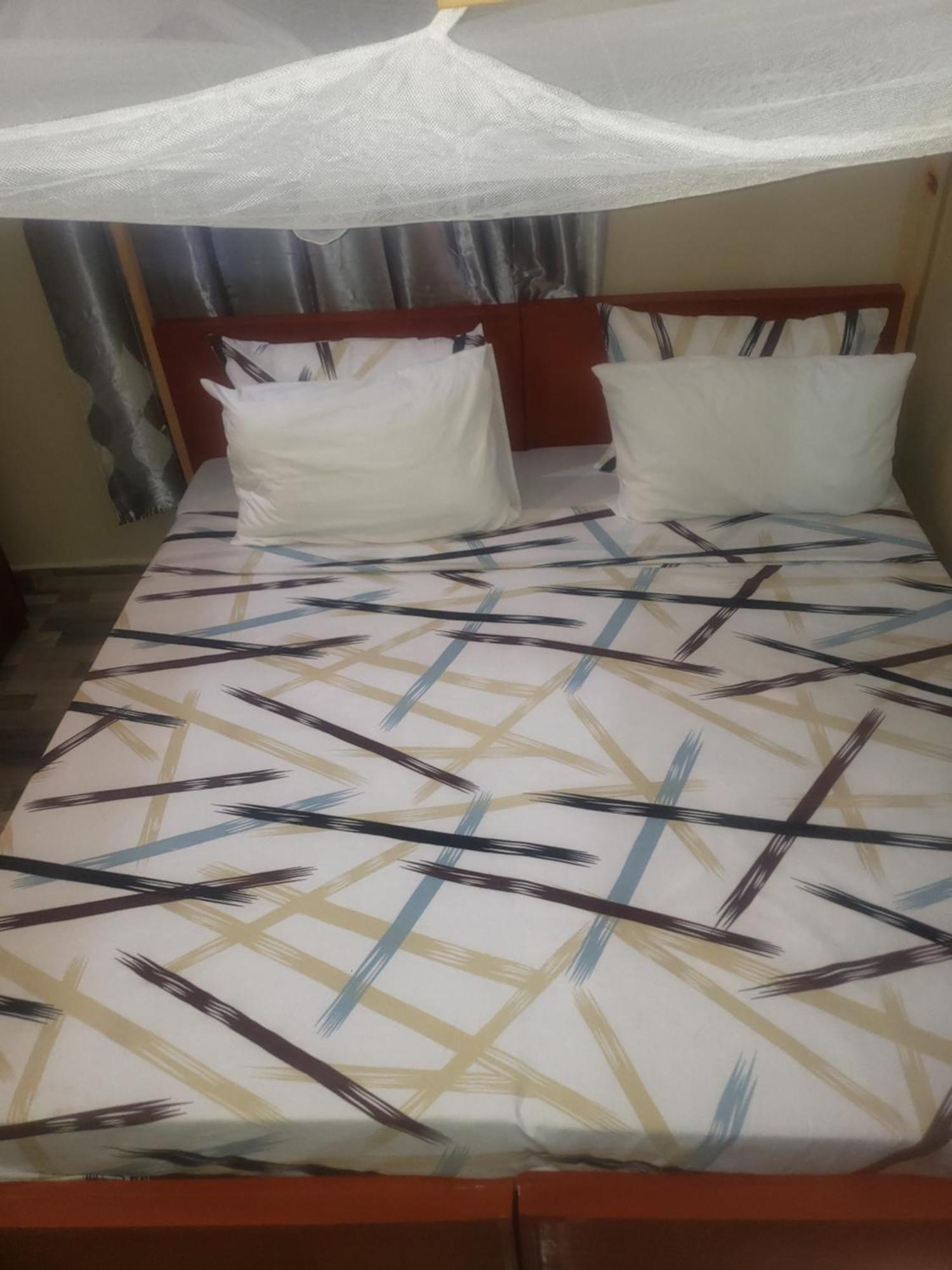 L&J Modern Backpackers Bnb 达累斯萨拉姆 外观 照片