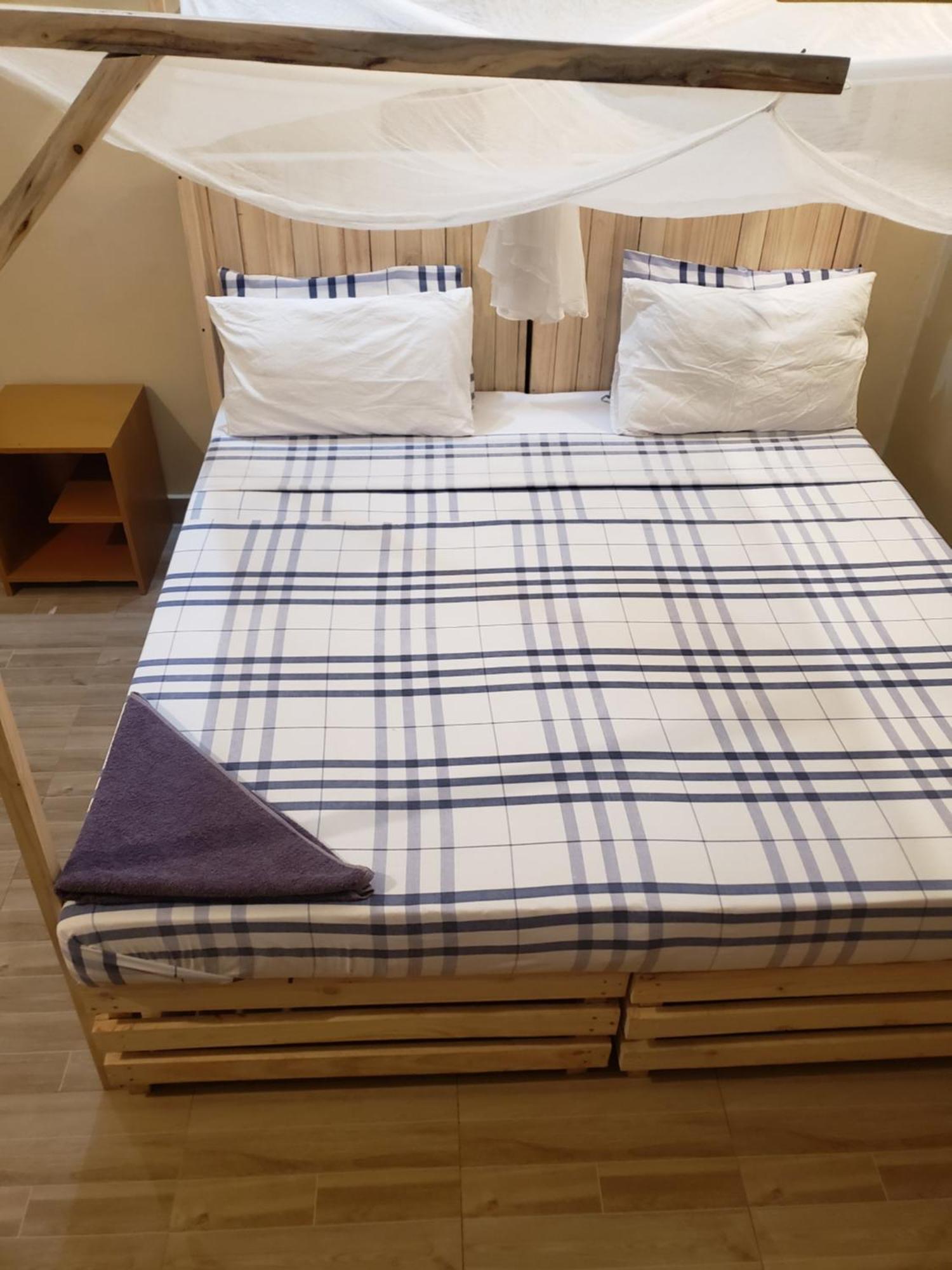 L&J Modern Backpackers Bnb 达累斯萨拉姆 外观 照片