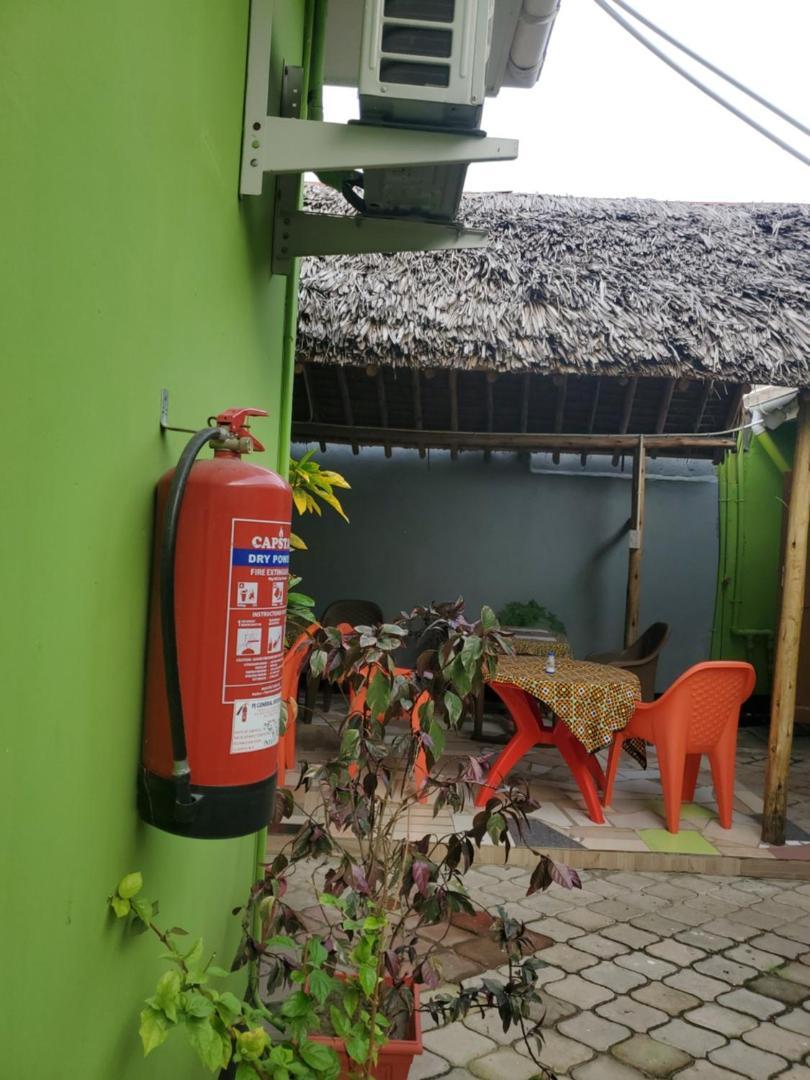 L&J Modern Backpackers Bnb 达累斯萨拉姆 外观 照片